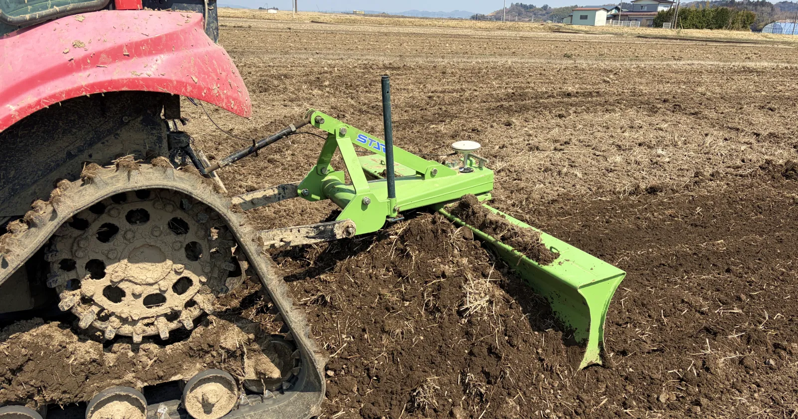 30haの水稲移植に向けて。<br>「IC100 × リヤグレーダ」で挑む、低コストな均平出し